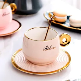Fincan tabakları nordic kişiselleştirilmiş kahve fincanı ve tabak seramik altın yüzük saplı kupa çanak çayı ev mutfak dekor doğum günü GI254c