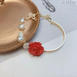Französisch Nischendesign mit Rosenblumenhandzubehör Barock Perlen Schmetterling kleine Duftarmband