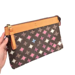 24ss Uomo Donna Borse cosmetiche Custodie Borse a tracolla Borsa a tracolla diagonale in pelle per donna Borsa di design di lusso Porta carte Portafoglio da viaggio esterno 29CM