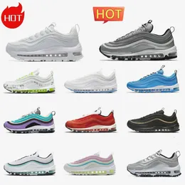 Treinador 97 MSCHF X INRI Jesus Running Shoes 97S Clássico Mens Mulheres Vapores Triple Futura Silver Bullet Maxs Branco Preto Azul Lce EUA Crucifix AIRS Tênis Tênis G46