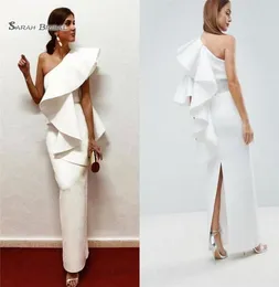 2019 Elegant White Satin mantel Kvällsklänningar Back Split One Shoulder Ruffles Saudi Arabic Prom Dress Party Gowns5767300