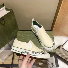 2024 أزياء Slide Sandals Slippers للرجال نساء مع مربع أصلي مصمم ساخن للجنسين شاطئ Flip Flops Topper جودة ERU 35-40