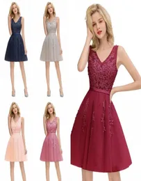 디자이너 Burgundy Tulle Homecoming Dresses 2020 라인 V 목 아플리케 주름 코르셋 백 짧은 칵테일 댄스 파티 가운 CPS13384763700