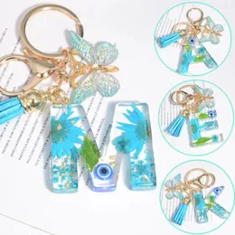 Keychains Creative Blue Little Daisy Torkad Flower Keychain 26 Letters Butterfly Key Ring Women's Bag Tassel Pendant Car Holderare