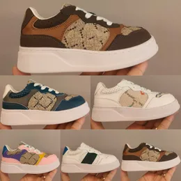 Barn sneakers småbarnskor barn plattform klassisk g kid sko flickor brev tryckt sporttränare ungdomar pojkar ebenholts lyx varumärke storlek beige vita rosa marin 26-35 euro