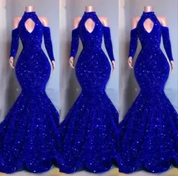 2022 Sexy Bling Royal Blue Paillettes Cristallo spettacolo Paillettes Abiti da ballo Maniche lunghe Sirena Buco della serratura Abiti da sera Elegante Off Sh7953027