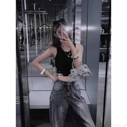 Tasarımcı Ch23 Springsummer Yeni Moda Serin Mektup Jakard Kontrast Renk Baharatlı Kız Şık İnce Fit Örme Çok Yönlü Tank Top 0TLN