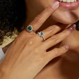 Pierścionki klastra Zielony pierścionek damskiej trawy wodnej Agat Europejski i amerykański szlachetny temperament