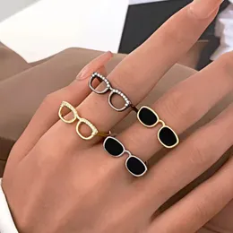 Designer Luxury Mini Finger Glasses Ring Personlig kreativ öppning Justerbar pekfingerring Parring Fashion