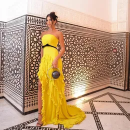 فستان حفلة موسيقية عتيقة Hi-lo الأصفر الشيفون مع الأزرار المغطاة بحكم حورية البحر الوسيطة.