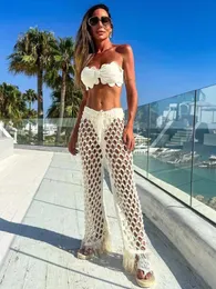 2024 Nya sommarkvinnor Sexig tre bitar Bikini Set med byxor Vit Pipe Top Perforated Pants Womens Solid Bikini Beach kläder 240311