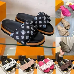 OG Chegada original Almofada de piscina Mules Sandálias Famoso Designer Mulheres Homens Pôr do sol Flat Comfort Mules Acolchoado Chinelos com alça frontal Luxo Fácil de usar Estilo Slides AAA + top