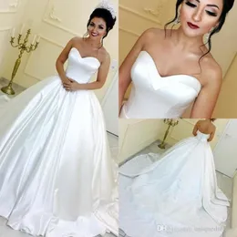 Abiti da sposa senza maniche con scollo a cuore in raso bianco Abiti da sposa con corsetto sul retro Abiti da sposa in raso con lacci Taglie forti Dres315S