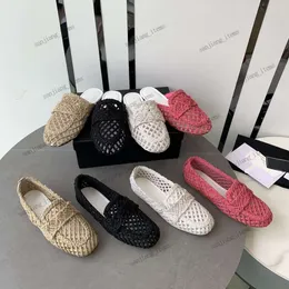 luxury Sandal Slippers Raffia Crochet Loafer Clogs Women Closed Toe Mule Braided Woven Beach Pool Slides 2024 Summer Designer shoes Sneakers Flats with Gold Buckle
