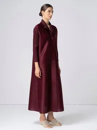 Vestidos casuais miyake plissado três breasted turn down colarinho vestido mulheres outono 2024 inverno alta moda solta plus size longo cardigan casacos