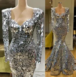 2023 New Sparkly Squins Silver Mermaid Evening Dresses 연인 목 긴 소매 플러스 크기 공식 무도회 행사 가운 6900090