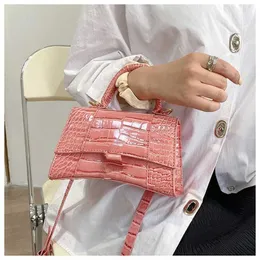 Textur Purses 2024 One Shoulder Bag Female Portable Hourglass Crocodile Pattern Style Stick Small Messenger Handväskor Totes Women Designers