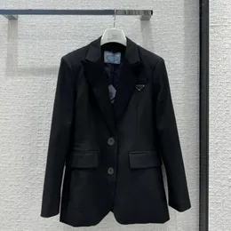 20SS Damenanzüge Blazer Luxus-Designerjacke Schlanke Taillenabdeckung Anzugoberteil Frühling Schwarz Weiß Modischer Herbst-Damen-Temperamentmantel Hochwertige Damenjacken