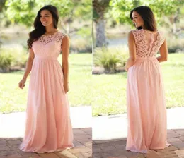 2020 Blush Pink Lace Bridesmaid Dresses Bohemian Cap Sleeves Golvlängd Chiffon Beach Wedding Gästklänningar Garden Maid of Honor2370912