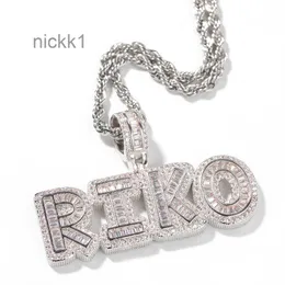 Hip Hop Custom Name Baguette Letter Pendant Halsband med gratis repkedja Guld Silver Bling Zirconia Men smycken Eiym