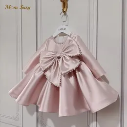 Baby Girl Princess Silk Pearl Dress Long Sleeve Spädbarn Småbarn Vintage Bow Vestido Party Pageant Birthday Clothes 1-14Y 240307