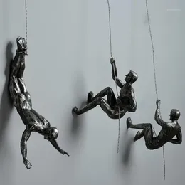 Industriell stil klättring man harts järntråd vägg hängande dekoration skulptur figurer kreativ retro nuvarande staty dekor1324p