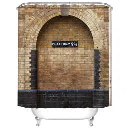 ロンドンのキングスクロスステーションブラウンウォールヴィンテージシャワーカーテン防水浴室の装飾カーテンでカーテンプラットフォーム9と3/4