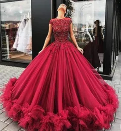 Elegant prom klänning lång 2019 bollklänning pärlor kristallmössa korta ärmar tyll burgundy formell fest kväll klänningar mantel de soiree4708782