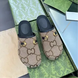 Designer skor sommar mode loafers lata platt toffel baotou floppar läder bokstäver dam tecknad glider kvinnor skor metall damer sandaler storlek 34-42