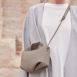 Oryginalny skórzany łańcuch torby na ramię na ramię Wysokiej jakości kobiety luksusowe designerskie torebki crossbody 2024 Nowa moda francuska designerka torba na lunch 2632