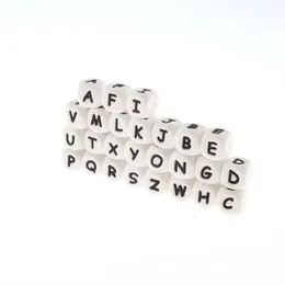 1000pc Alphabet 12 mm silikonowy En litera dziecko ząbek ząbkowania koralika BPA Free Born Personalized Saucifier Chain Akcesoria 240307