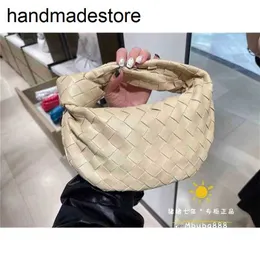 Jodie Designer Bag torebki BottegveNetas Spot mini wiązane ręce trzymane jedno ramię pod pachami mleczna herbata czarna