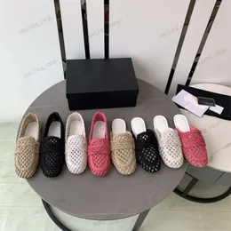 اثنان من الشعار C Raffia espadrille Sandal Braid Braid Braid Rebtles Slippers Raffias Flip Flops Crochet Knit Slip-On Sandals Beach Tazz Tazz Slipper Shoes Muled Mule