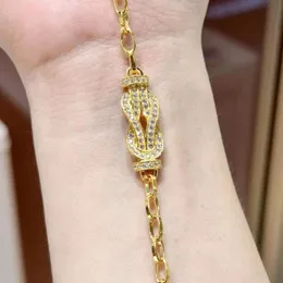 Projektant bransoletki fredjewelry fei rodzina spersonalizowana węzeł v złota podskarz klamra pełna diamentowa bransoletka moda gęsta poszycie 18K Rose złoto mały luksusowy rękodzieła