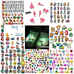 Akcesoria części buta niestandardowe 100pcs Cartoon Clog Charms Pvc Hole Buty ogrodowe Buty Flower Bransoletka Dzieci Darowi upuszczenie SF dostawa OTMSQ