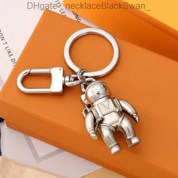 Moda elegante designer de luxo chaveiro clássico marcas chave fivela astronauta pingente fosco prata chaveiros para mulheres dos homens g2af