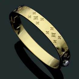 Braccialetti di design di lusso da donna placcati in oro Braccialetti per coppia con lettera V in acciaio inossidabile da 19 cm per regali da donna