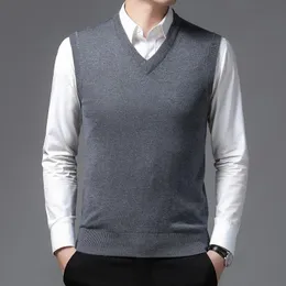 Browon Marka Erkek Kazak Yeleği 2024 Kolsuz Düz Renk Moda Sonbahar Kış Vneck Yakası İnce Fit Yumuşak Erkekler 240312
