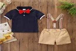 男の子の服の幼児の子供の男の子服の服ボウタイシャツショーツ紳士パーティープルオーバースーツ獣医Enfant garcon24508801270