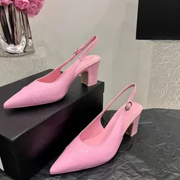 seksowne spiczasty palce u nóg patentowe skórzane sandały projektant pasa startowego Summer Nowy przyjechać cukierki kolory gorąca sprzedaż Sningback Chunky Obcowanie sukienki żeńskie sandały
