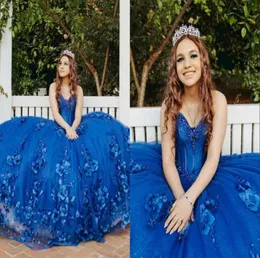 Abiti da laurea Quinceanera blu royal con perline romantiche Sweetheart 2022 Fiori floreali Glitter Tulle Sweet 15 16 Anos Prom5463805