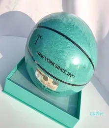 Spalding Merch Basketball Balls Commemorative Edition Pu Game Girl Size 7 med Box Inomhus och utomhus juldag GIF4787843