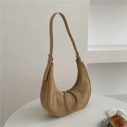 HBP Non-Brand Inverno 2024 Borsa a tracolla semplice di nuova moda da donna firmata Half Moon Pelle scamosciata sintetica peluche Semplice nylon stile coreano