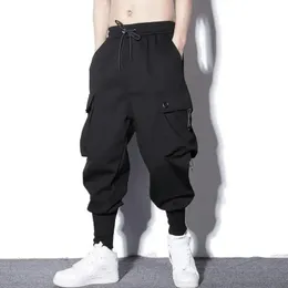 Sıradan çok yük kargo pantolon gevşek harem pantolon moda açık hip hop sokak kıyafeti erkek çekme elastik siyah eşofman 240305