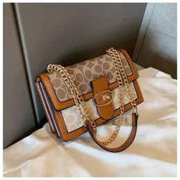 쇼핑 공장 도매 2024 New Crossbody Small Bag 세련되고 다재다능한 One Shires Chain Light Luxury Square Fominity