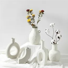 Nordic INS Ceramic Vase Home Home White Vegintarian Creative Flower Potts Pot Vases Home Decorations Home Gifts T2006242625