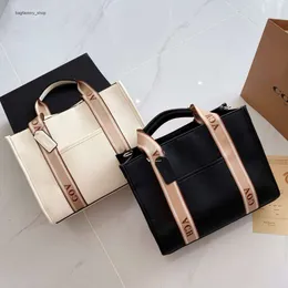 Wholesale Designer New Handbags 50% Off Tote Bag Series New Single Shoulder Fashionable and Versatile Large Capacity Commuter Female College Student Classroom