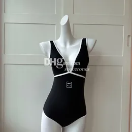 Costume da bagno imbottito di design Set costume da bagno sexy trasparente senza schienale Costumi da bagno stampati di lusso Costume da bagno da donna Costumi da bagno Bikini da spiaggia all'aperto