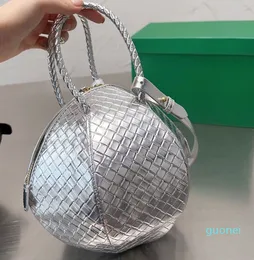 2024 Borsa con manico da bowling Designer Treccia in pelle rotonda Donna Uomo Borsa con chiusura a cerniera Borsa a tracolla Atmosfera minimalista