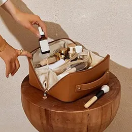 Torby kosmetyczne Dome Travel Makeup Bag Waterproof Portable Torebka Otwórz płaską toaletą Make Up Organizer z dzielą i uchwytem